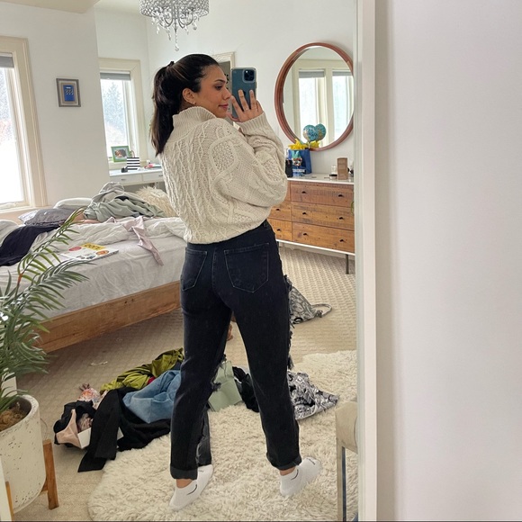 BLACK RIPPED JEANS - Picture 2 of 2